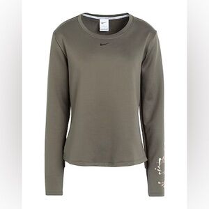 Nike Therma-Fit long sleeve top, size XS.